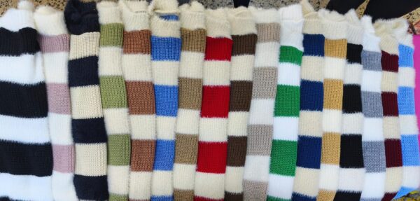 Chompas tejidas en hilo tipo Peluche cuello redondo