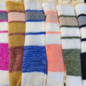 Chompas tejidas en hilo tipo Peluche cuello cuadrado