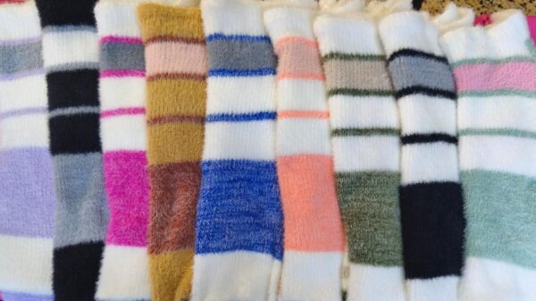 Chompas tejidas en hilo tipo Peluche cuello cuadrado